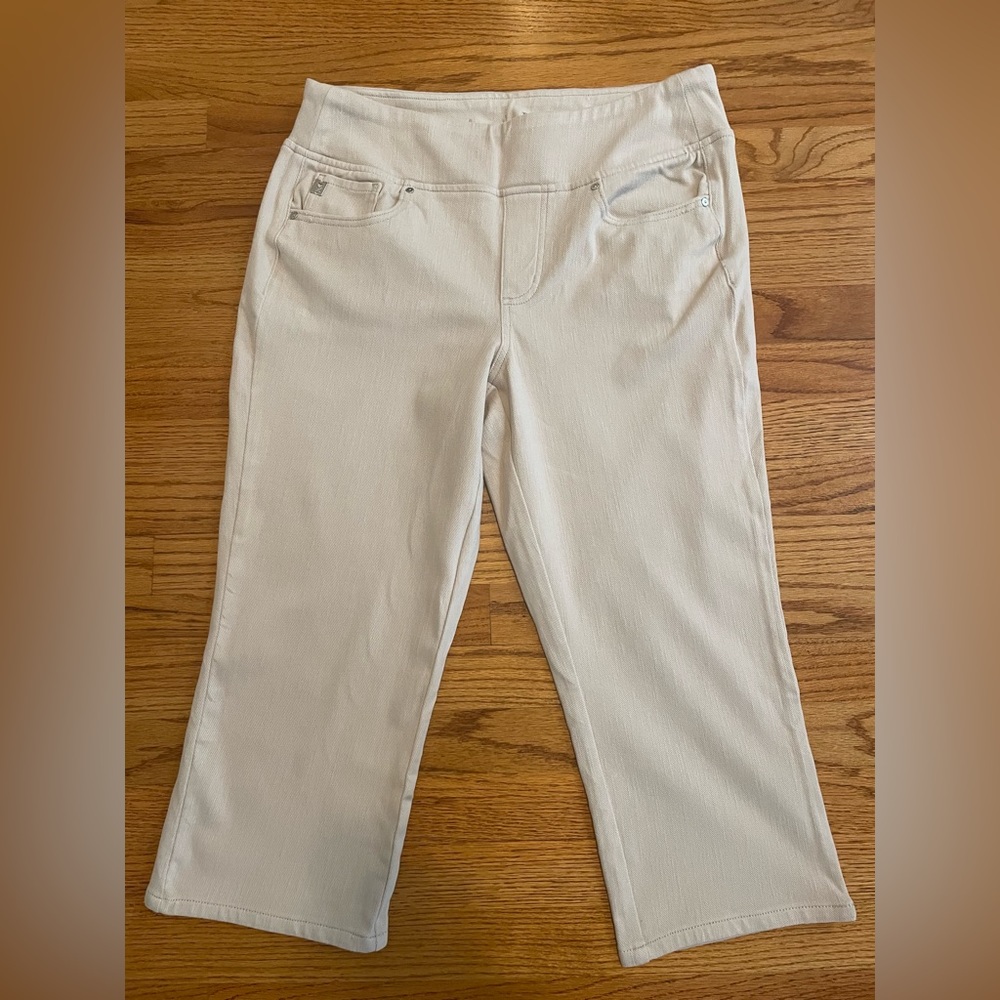 Flexibelle Capri pants in stone size 14